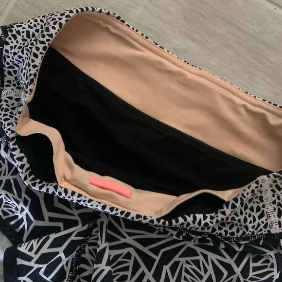 Lululemon Speed Shorts - Picture 7 of 10